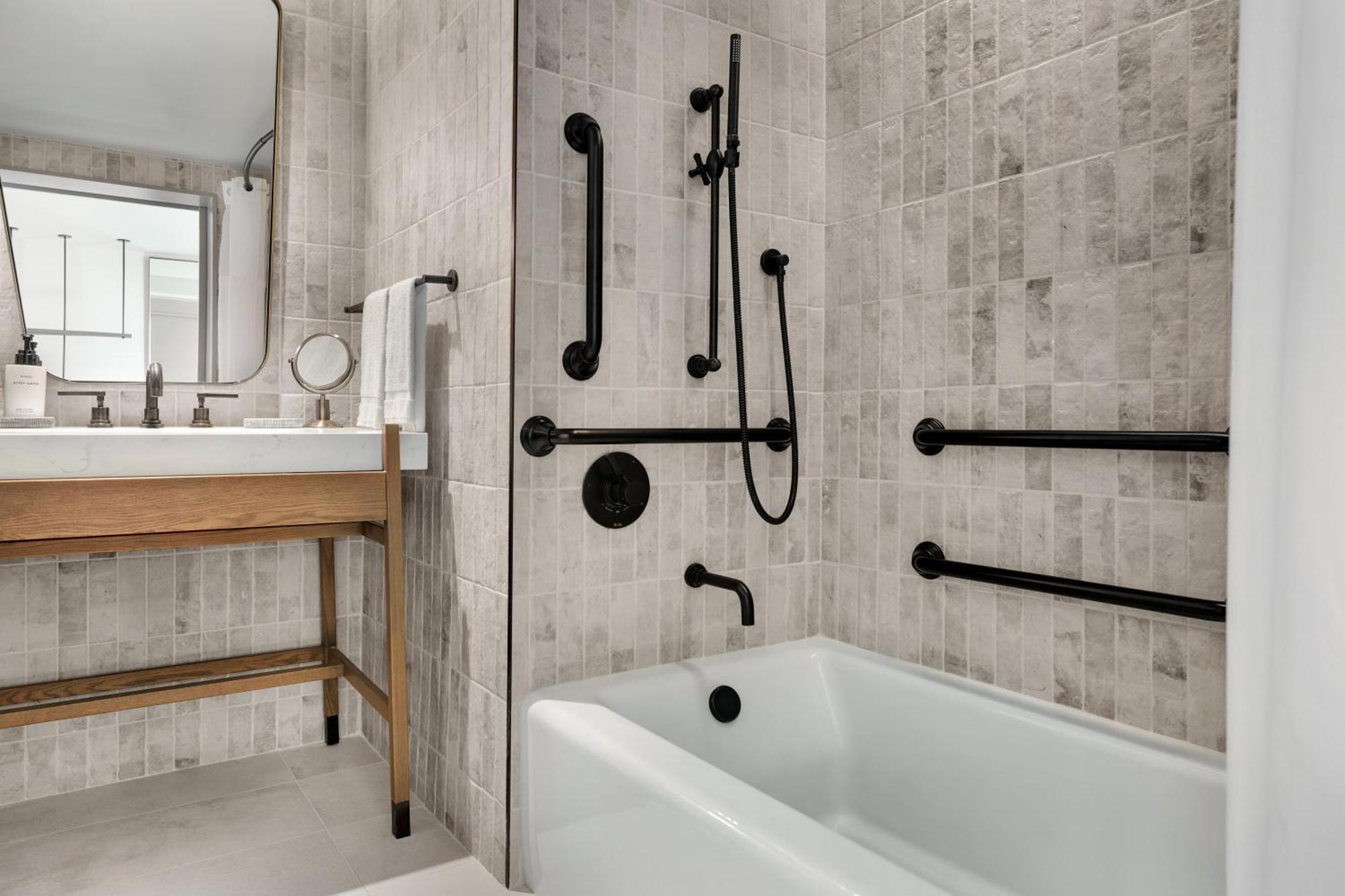King Room with Balcony/Pool View/Tub - Mobility/Hearing Accessible